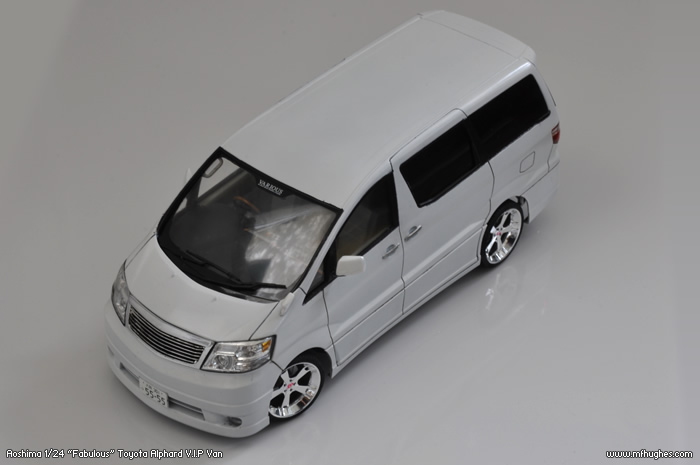 Aoshima Toyota Alphard "Fabulous"