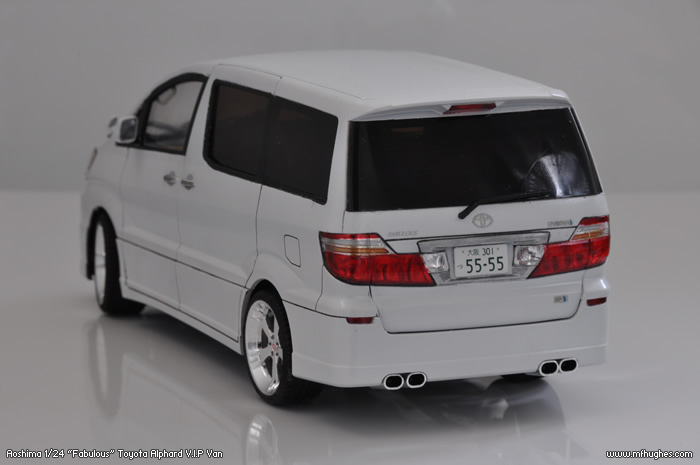 Aoshima Toyota Alphard "Fabulous"