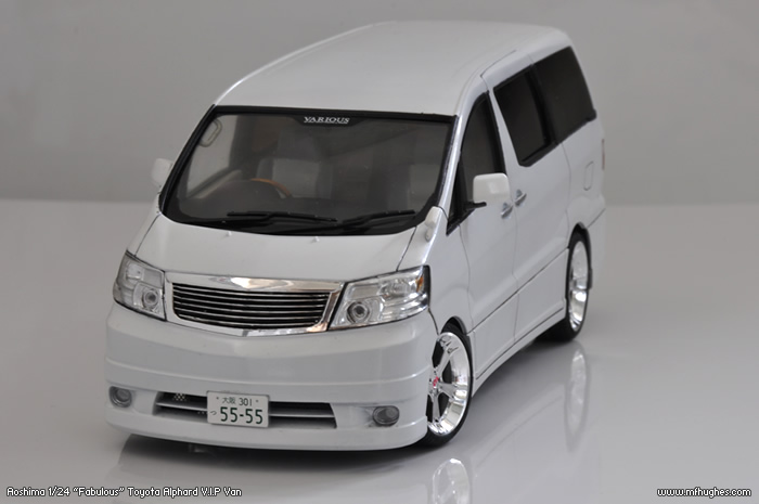 Aoshima Toyota Alphard "Fabulous"