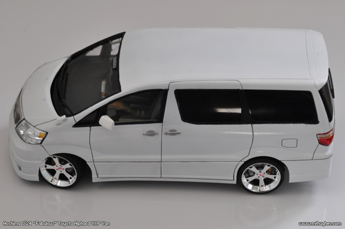 Aoshima Toyota Alphard "Fabulous"