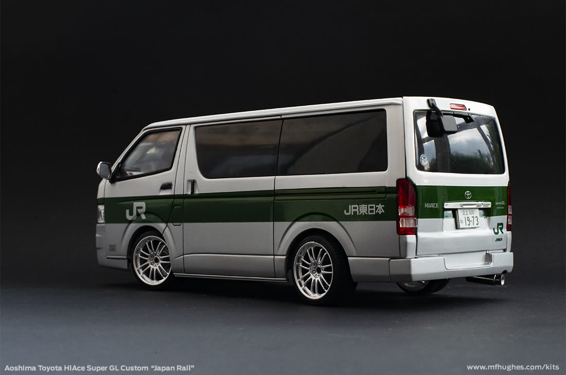 Aoshima Toyota HiAce Super GL  1/24