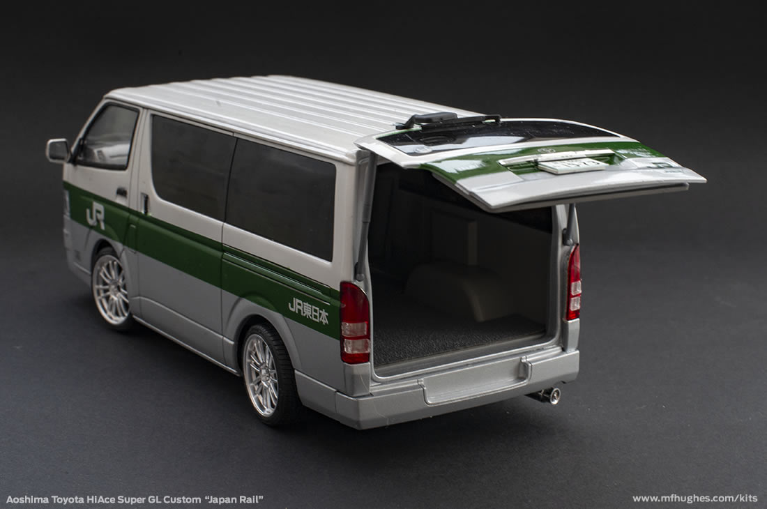 Aoshima Toyota HiAce Super GL  1/24