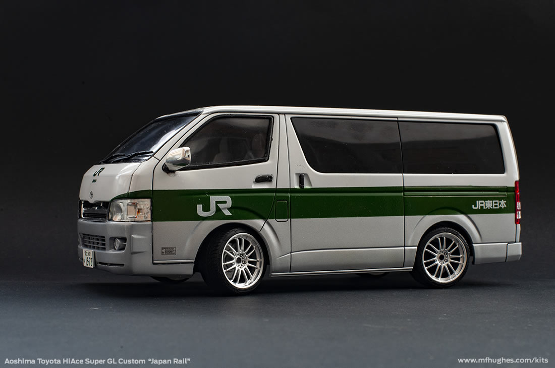 Aoshima Toyota HiAce Super GL  1/24