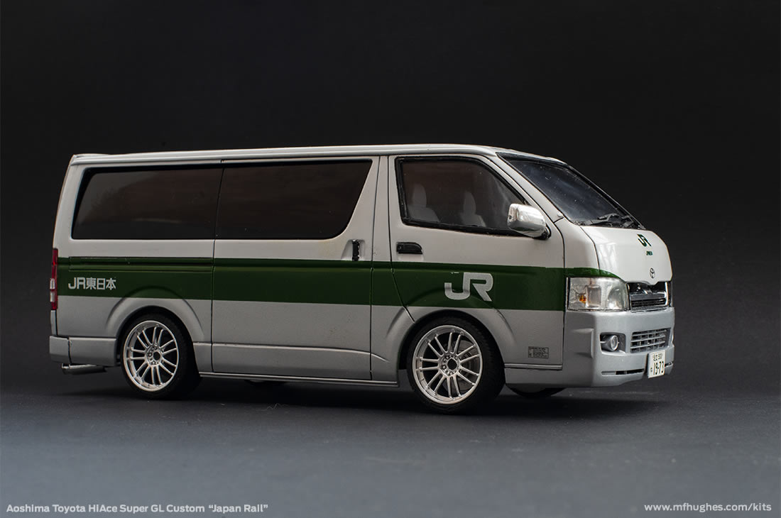 Aoshima Toyota HiAce Super GL  1/24