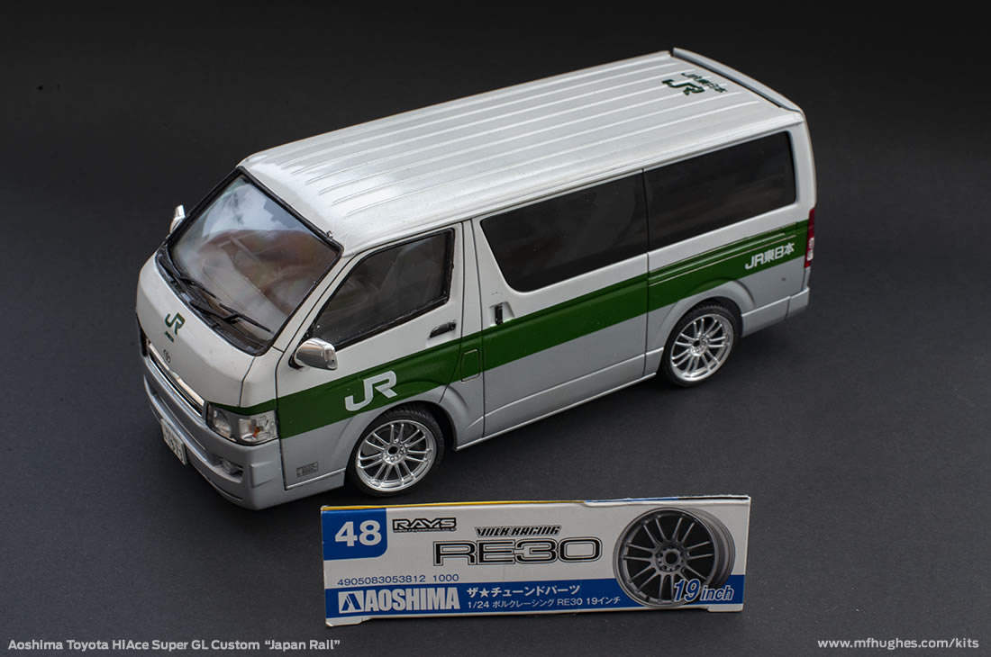 Aoshima Toyota HiAce Super GL  1/24